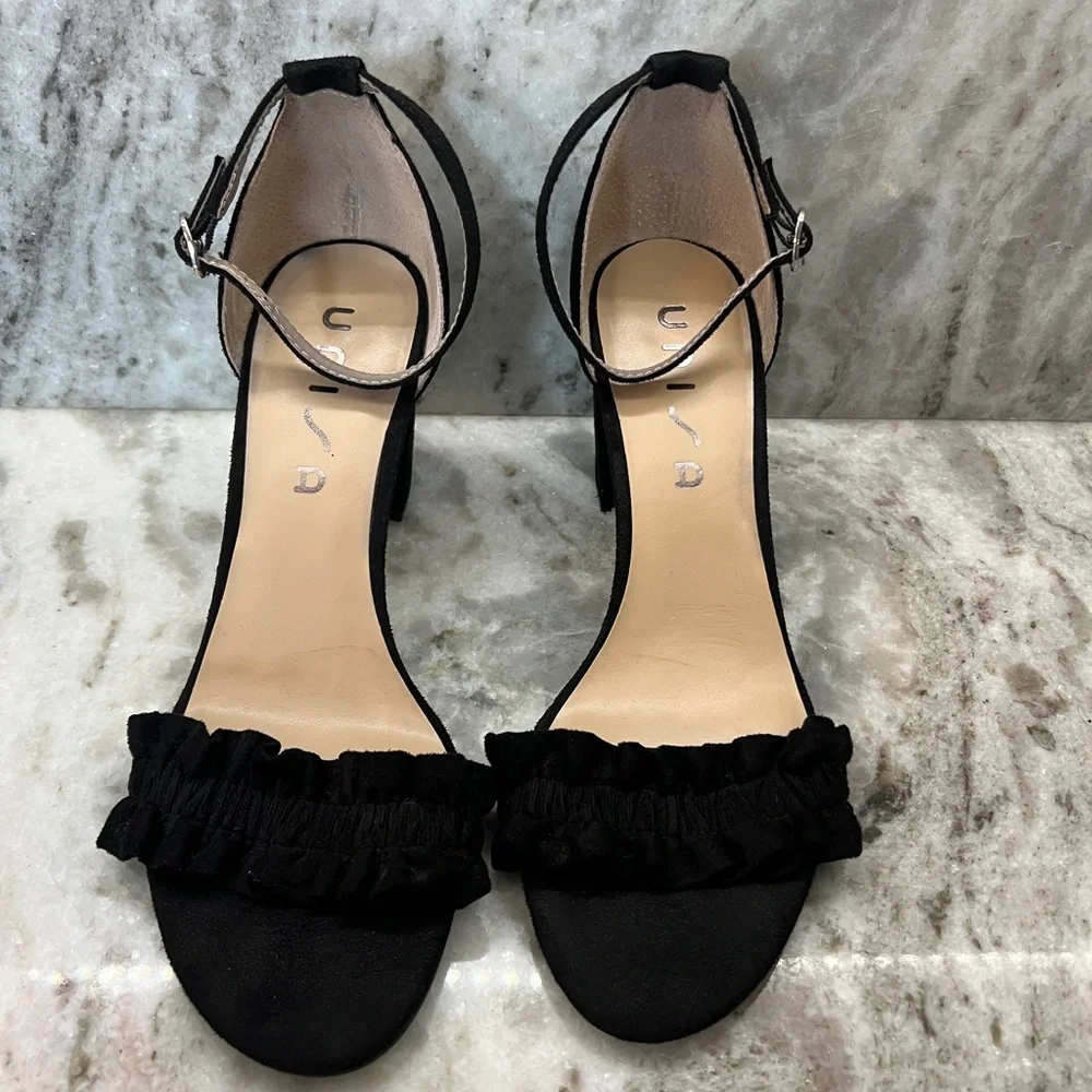 Unisa Undiara Wedding Party Formal Black Ruffle Ankle Strap Block Heels Sz 9